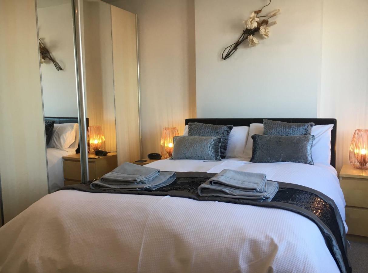 Sail View Apartment Суонзи Екстериор снимка