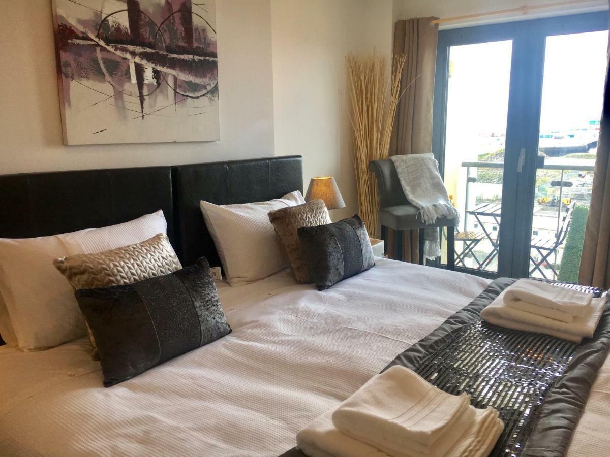 Sail View Apartment Суонзи Екстериор снимка