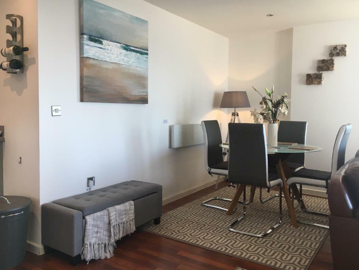 Sail View Apartment Суонзи Екстериор снимка