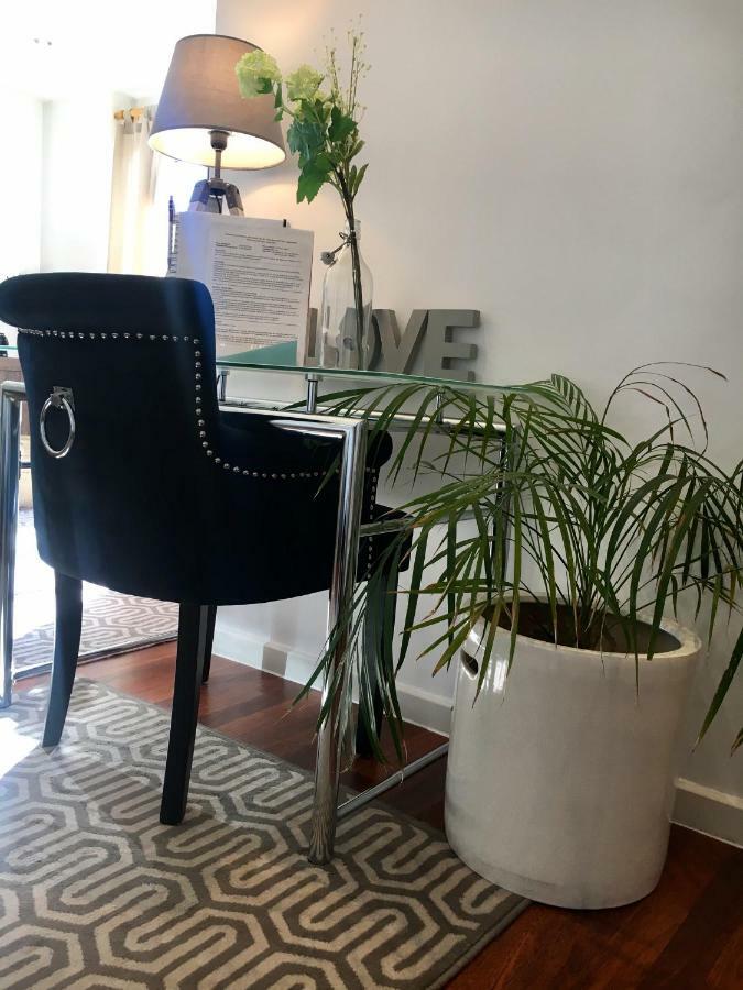 Sail View Apartment Суонзи Екстериор снимка